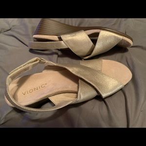 COPY - COPY - BRAND NEW Vionic Sandals. Metallic Gold